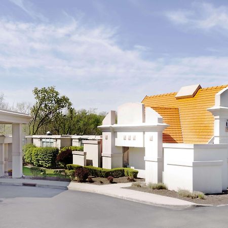 Howard Johnson By Wyndham Newburgh Extérieur photo