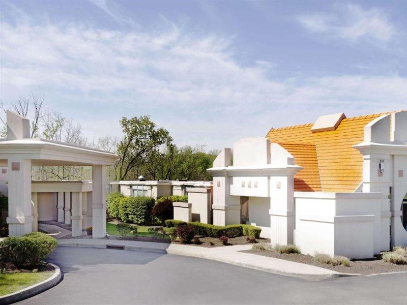 Howard Johnson By Wyndham Newburgh Extérieur photo