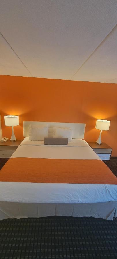 Howard Johnson By Wyndham Newburgh Extérieur photo