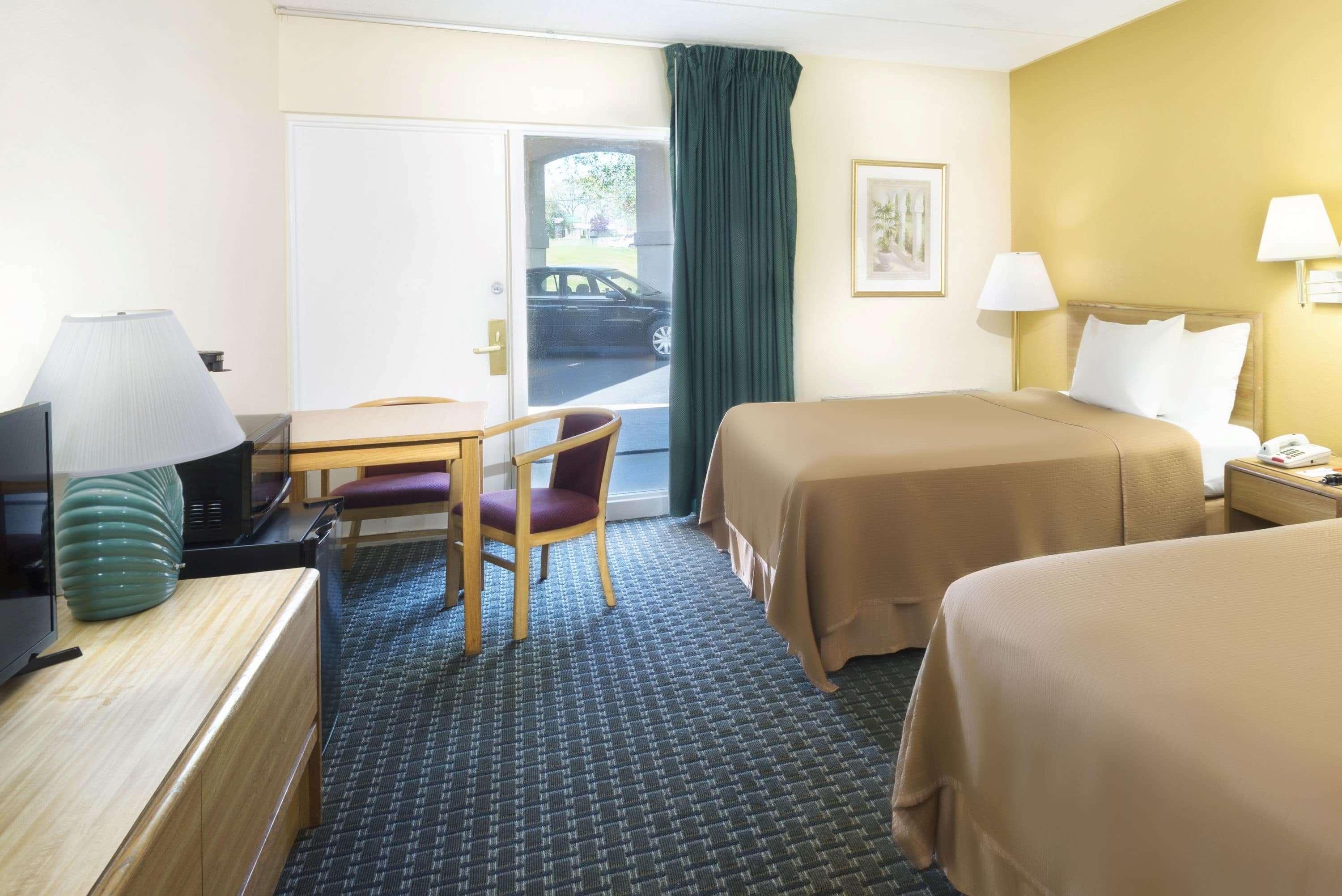 Howard Johnson By Wyndham Newburgh Extérieur photo