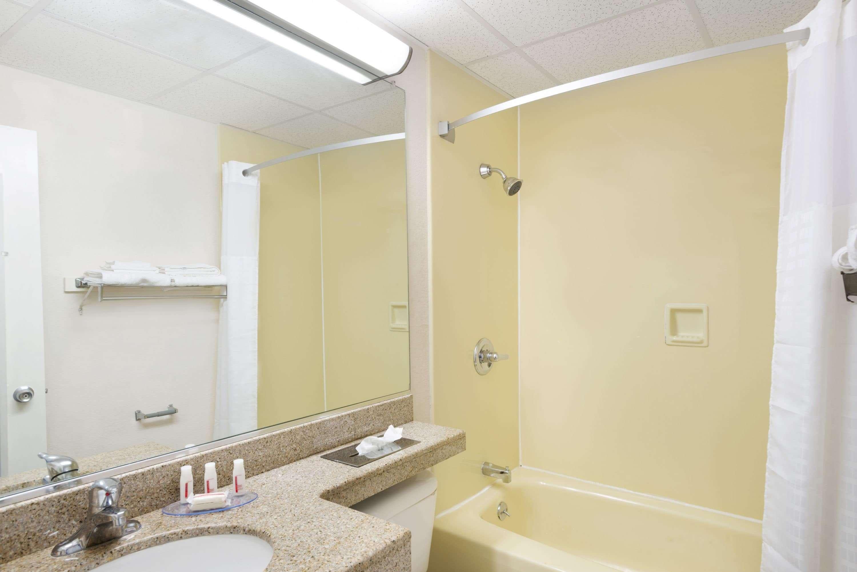 Howard Johnson By Wyndham Newburgh Extérieur photo