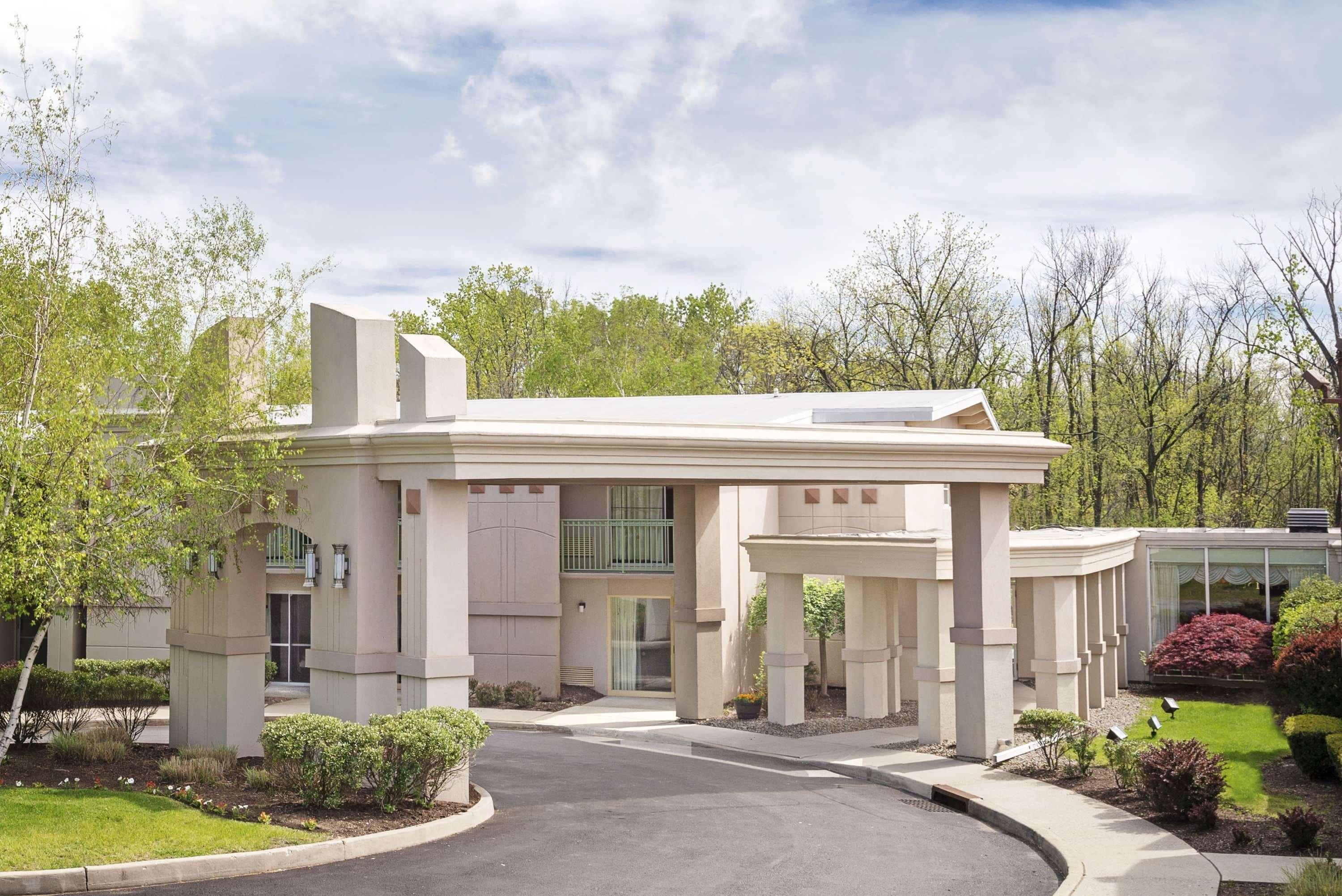 Howard Johnson By Wyndham Newburgh Extérieur photo