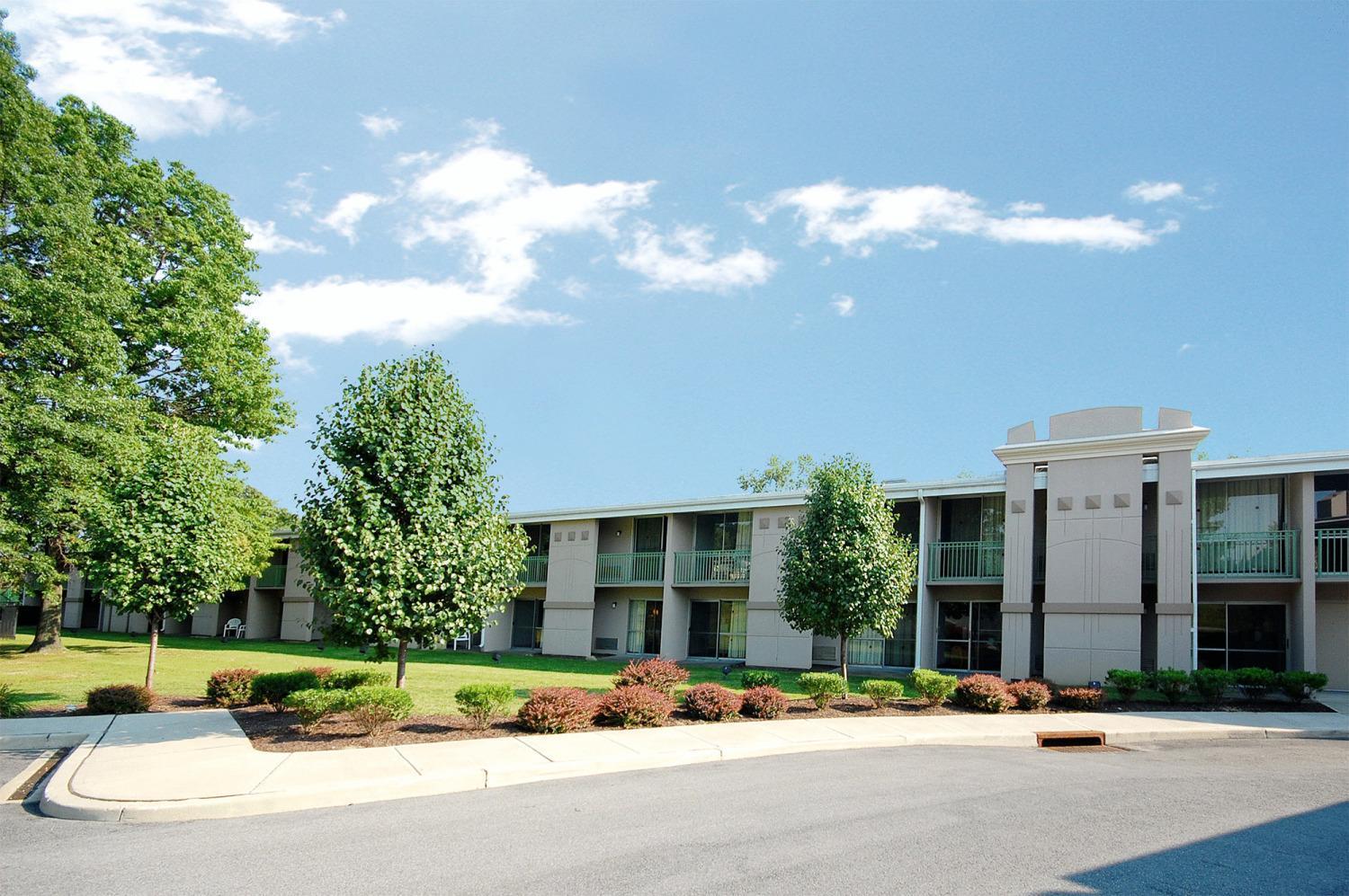 Howard Johnson By Wyndham Newburgh Extérieur photo
