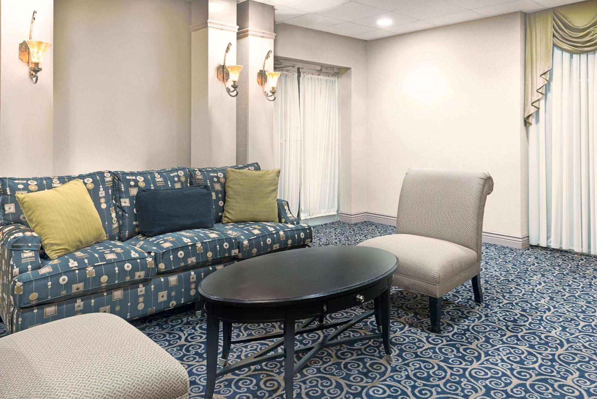 Howard Johnson By Wyndham Newburgh Extérieur photo