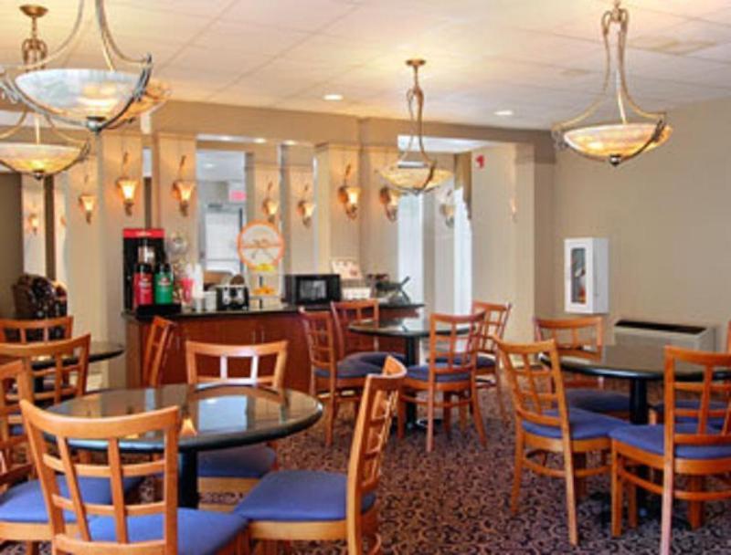 Howard Johnson By Wyndham Newburgh Extérieur photo