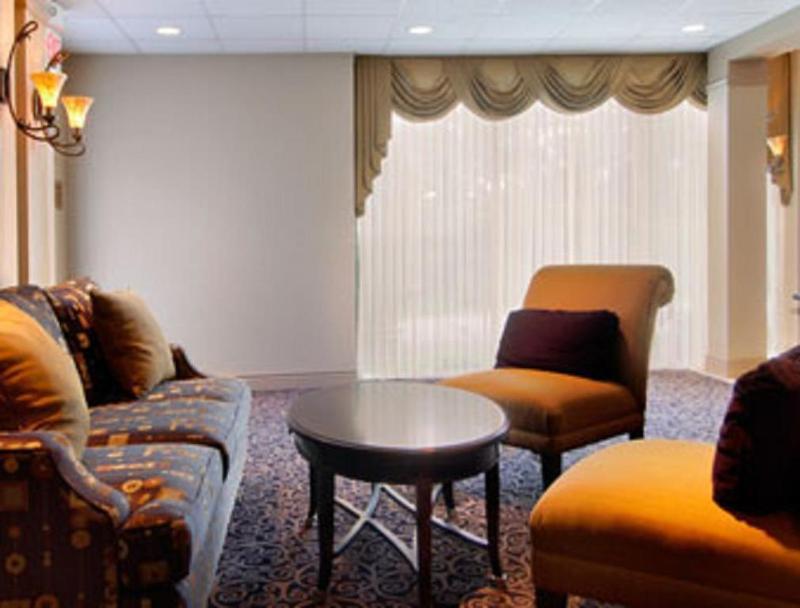 Howard Johnson By Wyndham Newburgh Extérieur photo